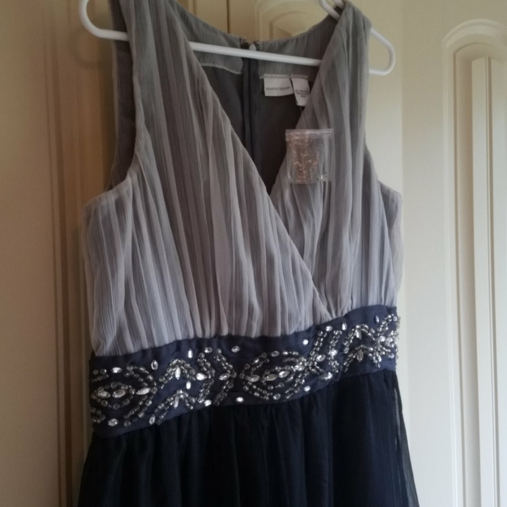 Dress - Picture 7 of 8